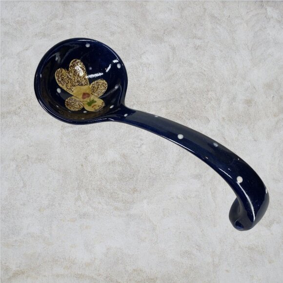 LAURIE GATES -- Christmas Soup Tureen with Lid & Ladle, Serving Bowl, Collection - Picture 10 of 12